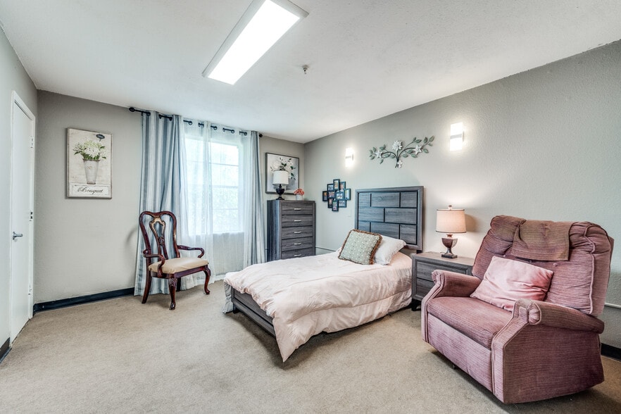 More Photos Of 1710 N McDonald St, McKinney Assisted Living For Sale