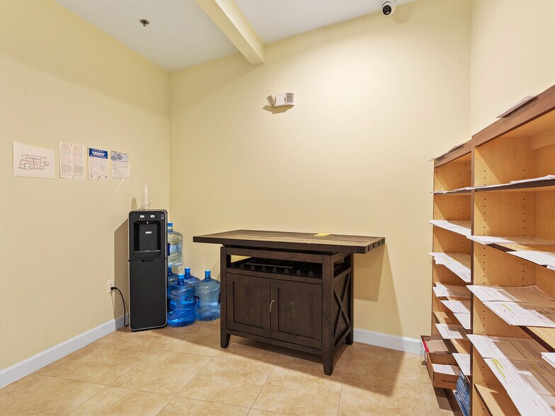 More Photos Of 7335-7341 Foothill Blvd, Tujunga Light Manufacturing For Sale