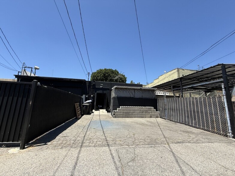 More Photos Of 1610 W Magnolia Blvd, Burbank Storefront For Sale
