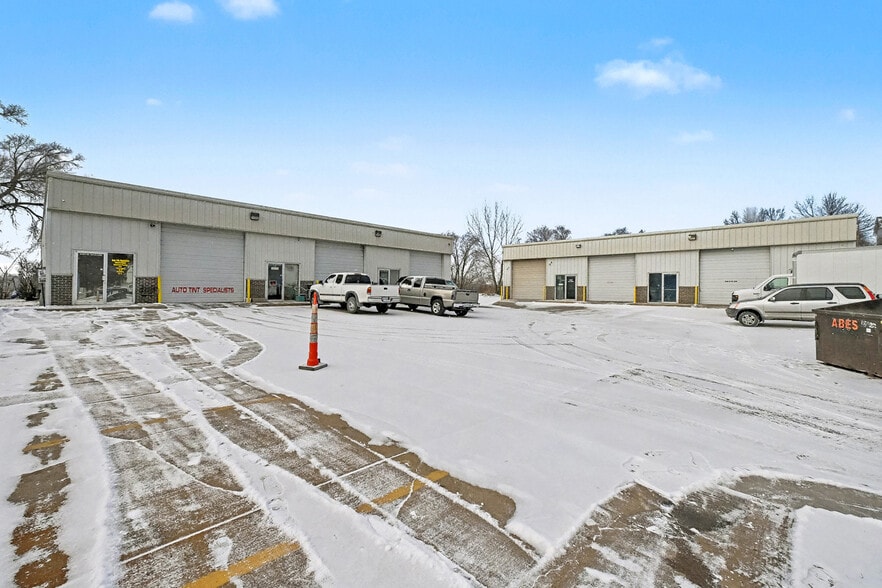 Primary Photo Of 3145-3149 N 84th Cir, Omaha Warehouse For Sale