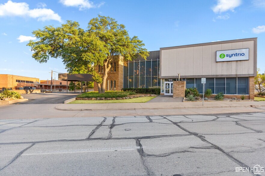 More Photos Of 915 9th St, Wichita Falls Office For Sale