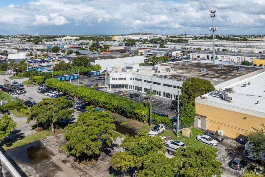 More Photos Of 6955 NW 52nd St, Miami Office For Sale