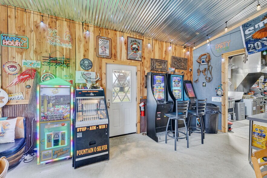 More Photos Of 714 N Saint Mary St, Pilot Knob Freestanding For Sale