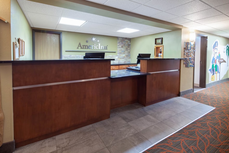 More Photos Of 3009 Lakeshore Dr E, Ashland Hotel For Sale