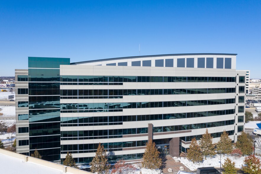 More Photos Of 3005 Highland Pky, Downers Grove Office For Lease