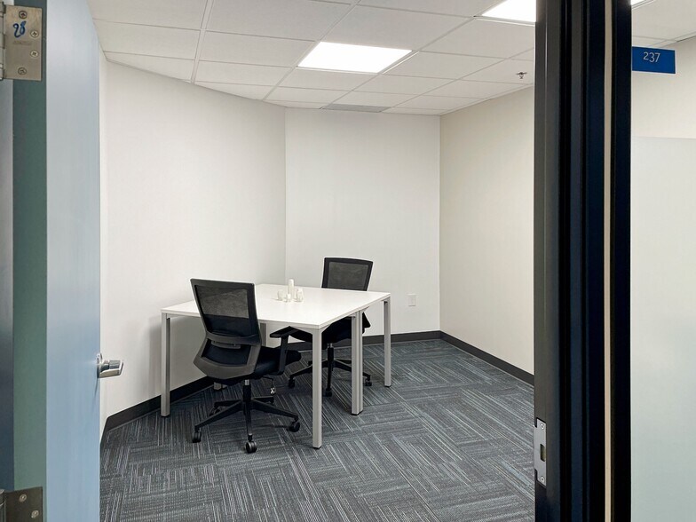 More Photos Of 4200 Fashion Square Blvd, Saginaw Coworking Space