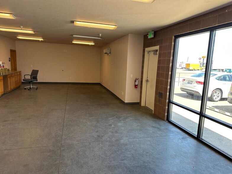 More Photos Of 1430 E Hillsboro St, Pasco Warehouse For Lease