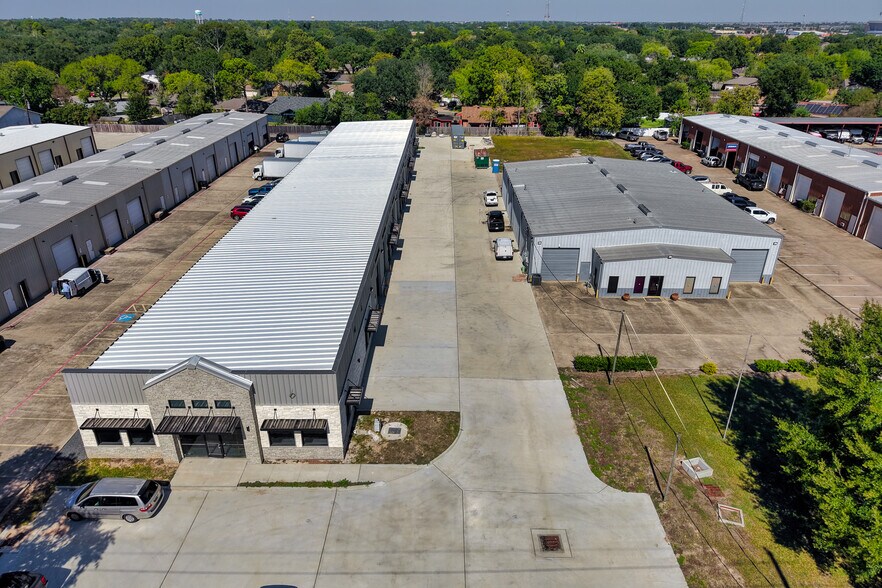 More Photos Of 5342 5th St, Katy Freestanding For Lease