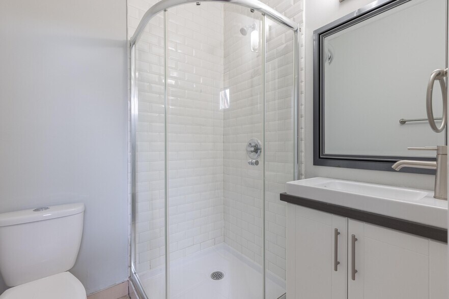 More Photos Of 233-239 St Paul St, St Catharines Multifamily For Sale