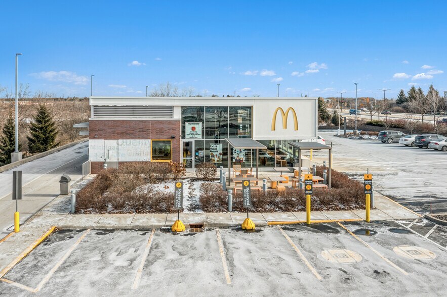 Primary Photo Of 2500 Washington St, Grafton Fast Food For Sale