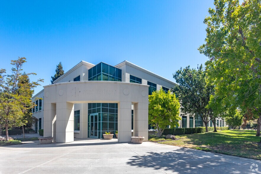 More Photos Of 490 E Middlefield Rd, Mountain View Office For Lease