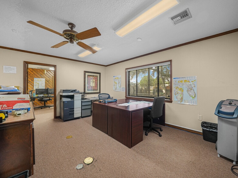 More Photos Of 112 N Poplar Ave, Sanford Flex For Sale