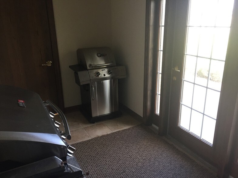 More Photos Of 3 Executive Ct, South Barrington Medical For Lease