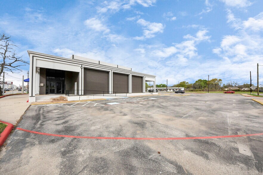 More Photos Of 1100 Jackson St, Richmond Freestanding For Sale