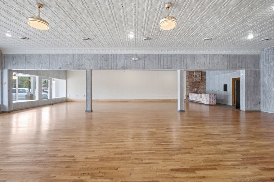 More Photos Of 1029 Park St, Westmoreland Storefront Retail Office For Sale