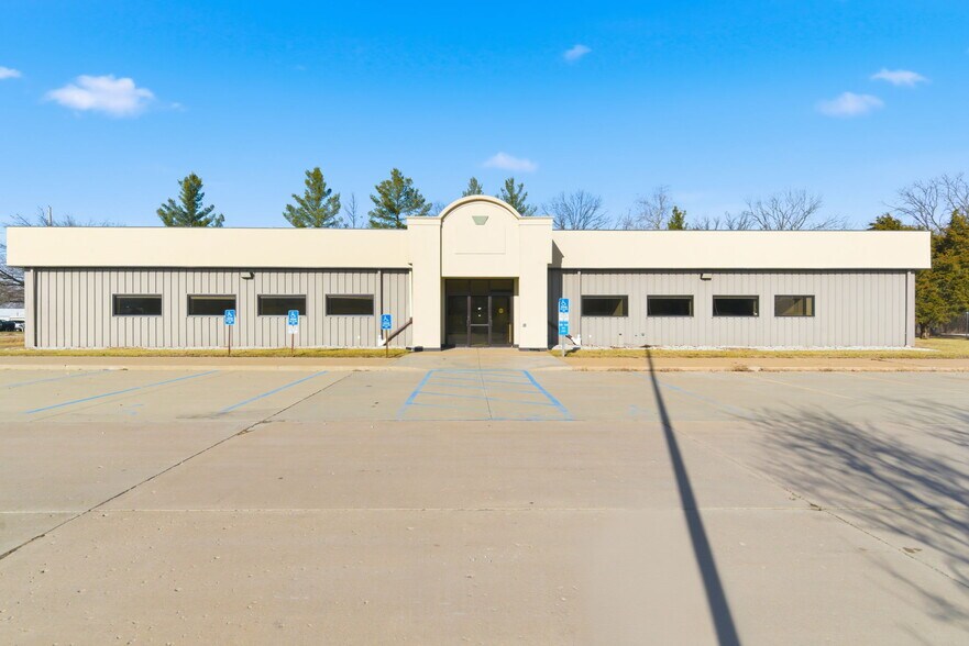 Primary Photo Of 1612 N Osteopathy, Kirksville Office For Sale