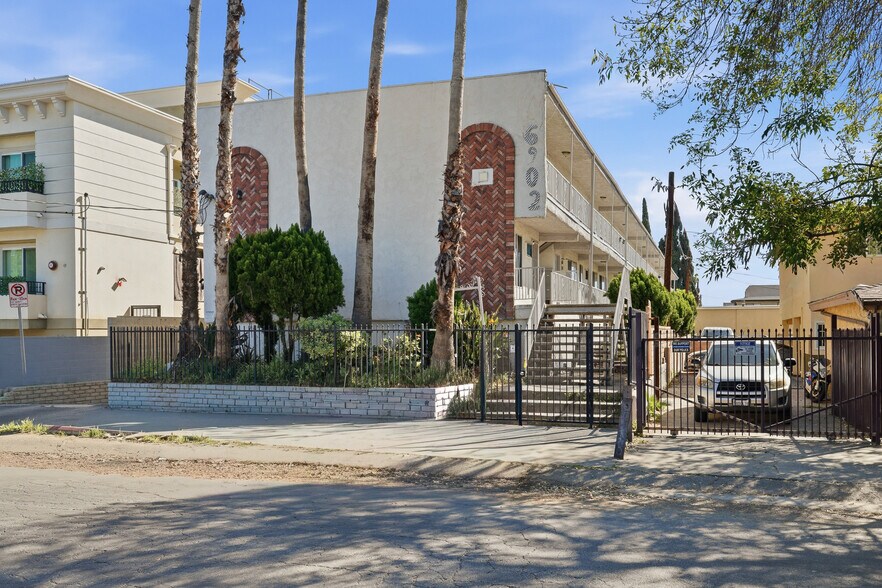 Primary Photo Of 6902 Vesper Ave, Van Nuys Apartments For Sale