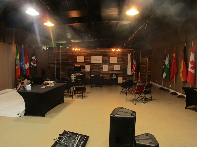 More Photos Of 7619-7621 E 46th Pl, Tulsa Showroom For Sale