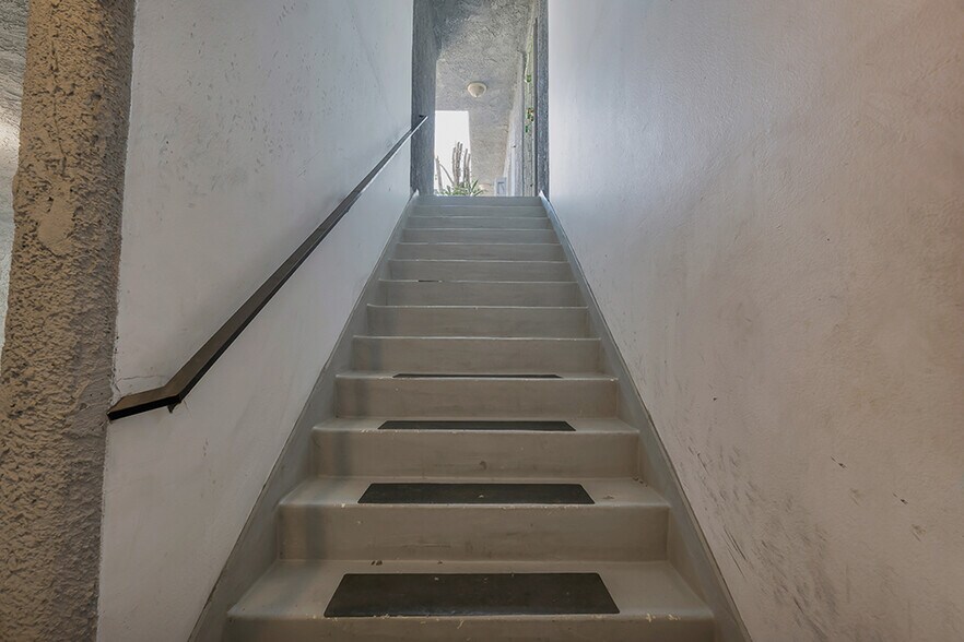 More Photos Of 13825 Vanowen St, Van Nuys Apartments For Sale