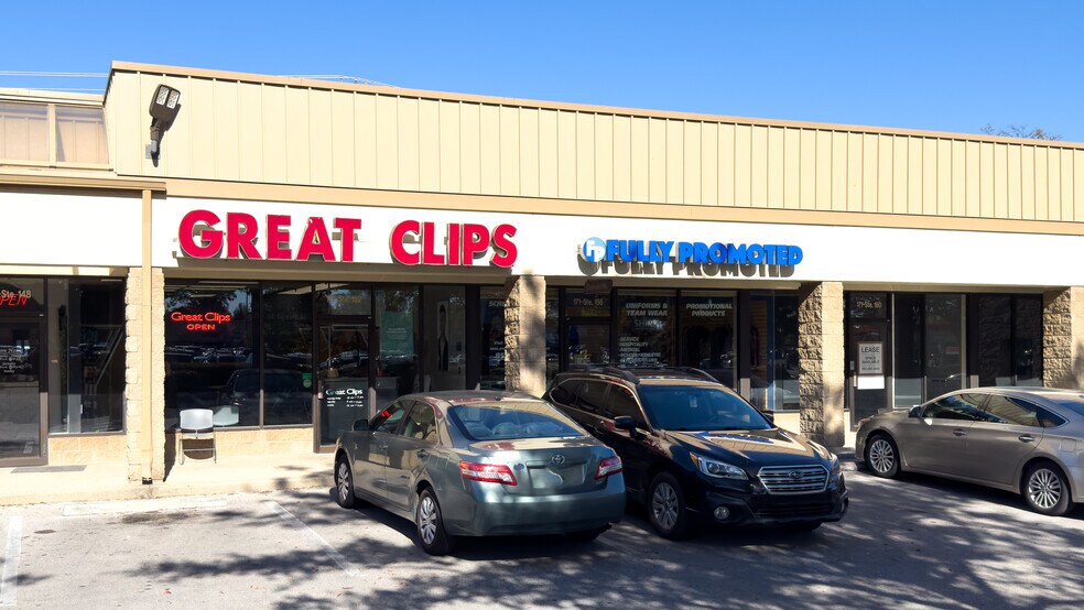 More Photos Of 2307-2375 Nicholasville Rd, Lexington Unknown For Lease