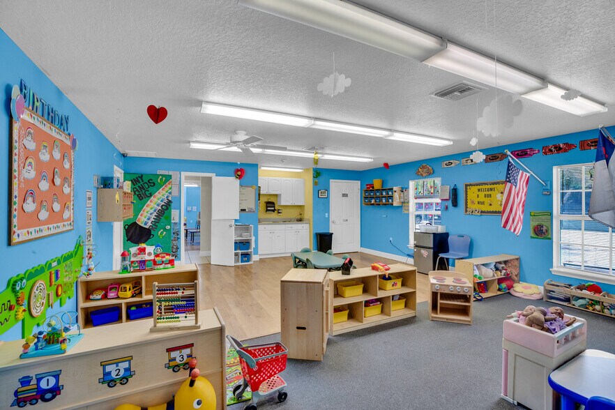 More Photos Of 1285 6th Ave, Vero Beach General Retail For Sale