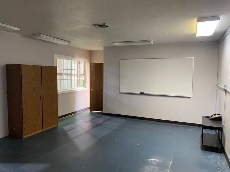 More Photos Of 8051 Seymour Hwy, Wichita Falls Warehouse For Lease