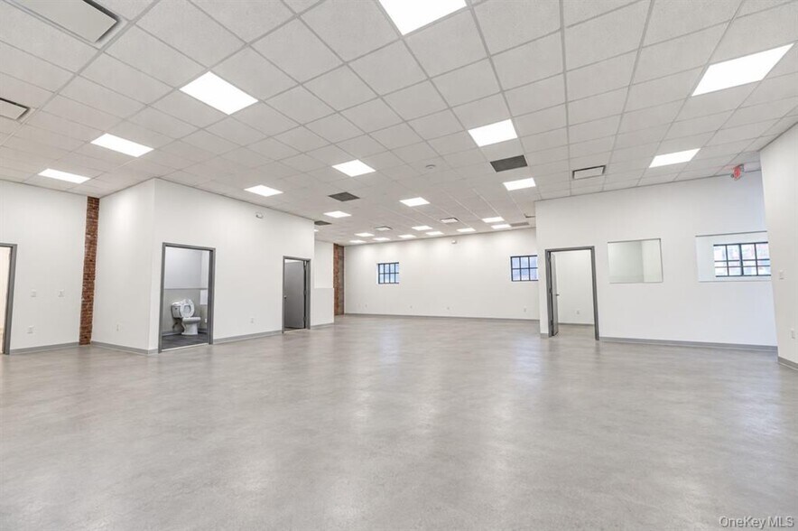 More Photos Of 1709 Newbridge Rd, North Bellmore Manufacturing For Sale