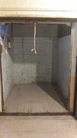 More Photos Of 228 E Washington St, Shelbyville Warehouse For Sale