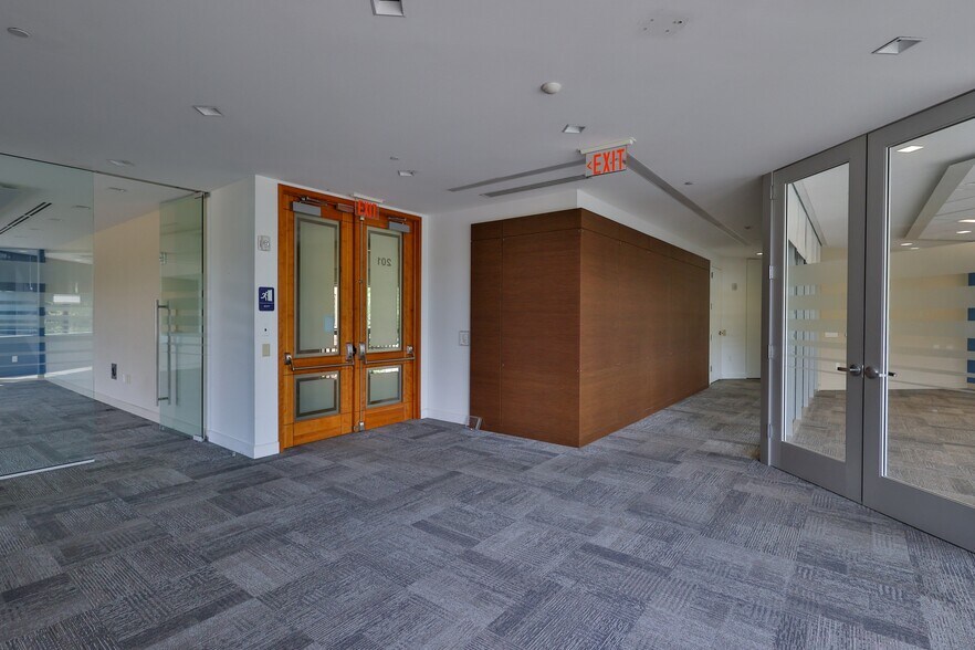 More Photos Of 1525 Valley Center Pky, Bethlehem Unknown For Lease