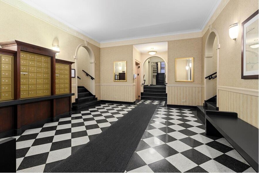 More Photos Of 225 E 47th St, New York Apartments For Sale