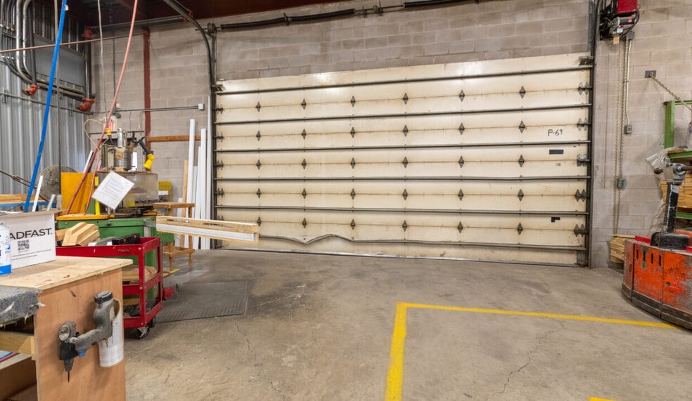 More Photos Of 888 Guelph St, Kitchener Manufacturing For Lease