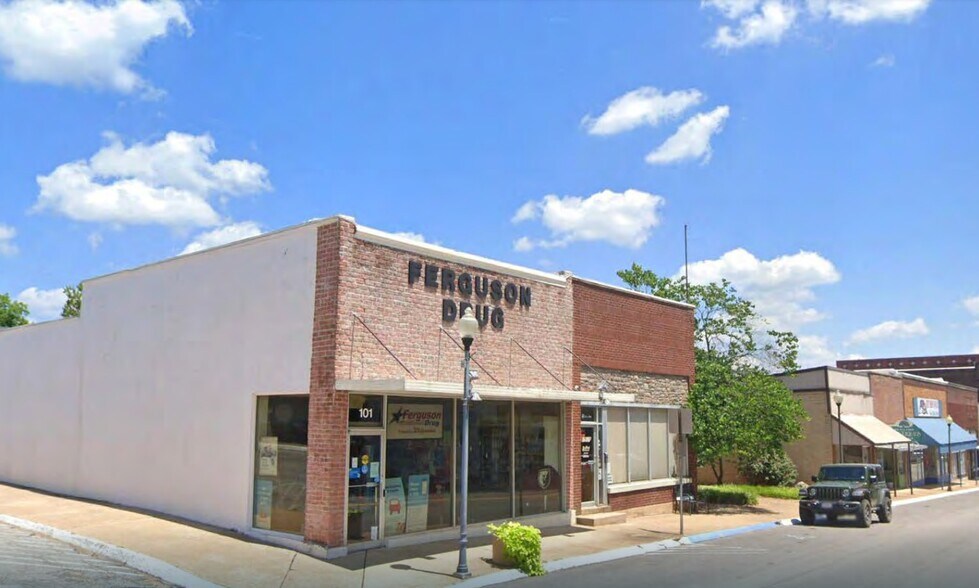 More Photos Of 101 E Main St, Willow Springs Drugstore For Lease