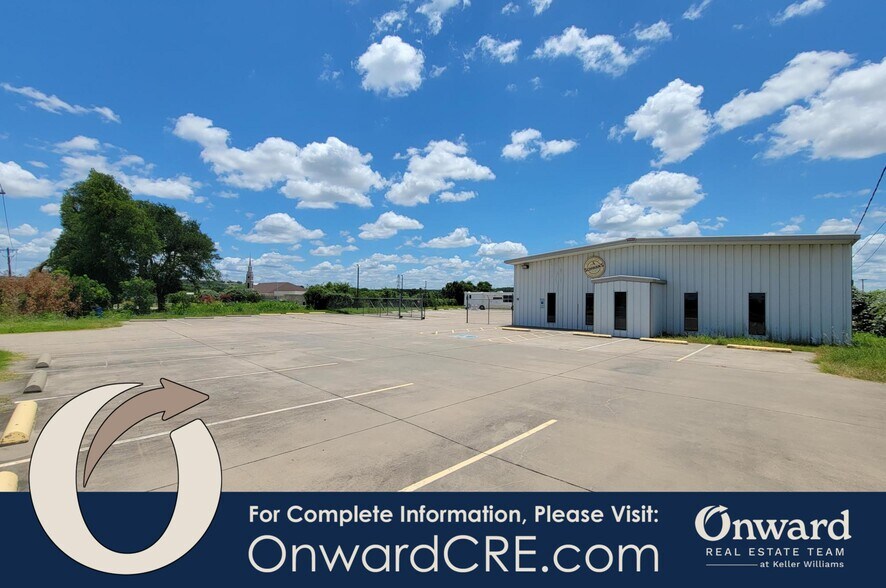 More Photos Of 22002 Woodway Dr, Waco Warehouse For Sale