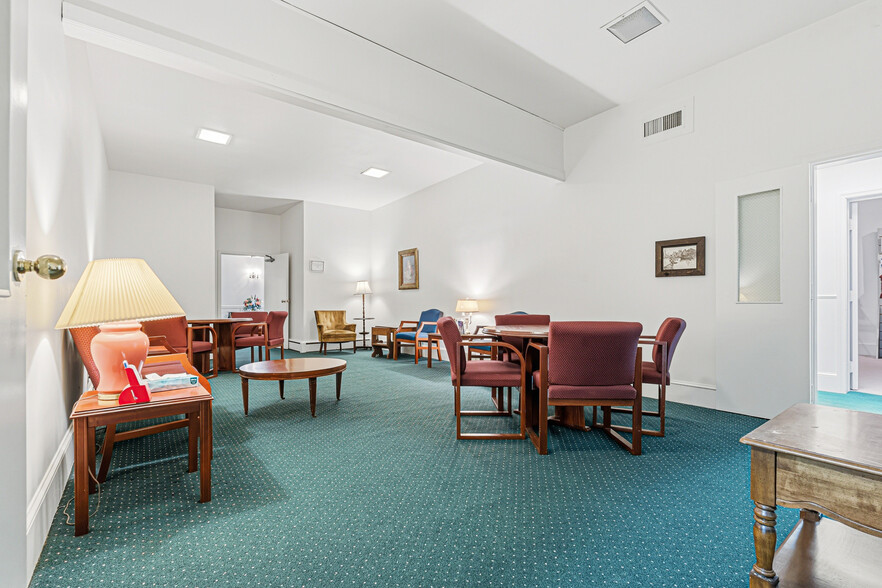 More Photos Of 905 Galesville Rd, Galesville Office For Sale
