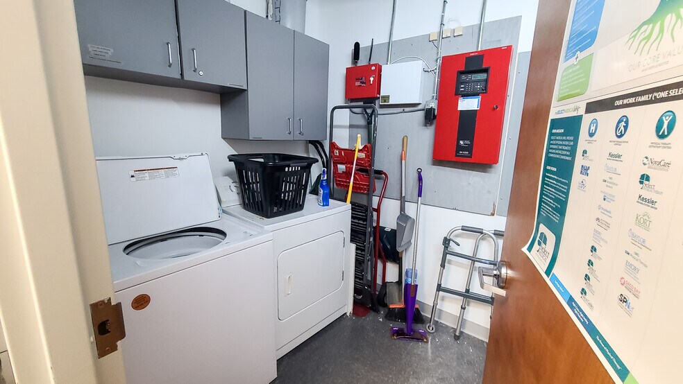 More Photos Of 559 Centre View Blvd, Crestview Hills Office For Sale