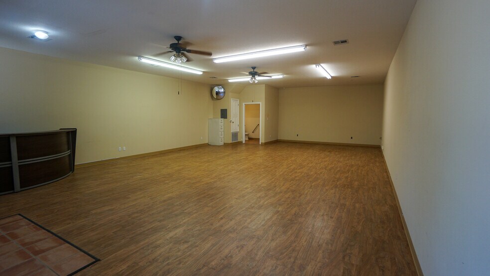 More Photos Of 805 N Main St, Salado Unknown For Lease