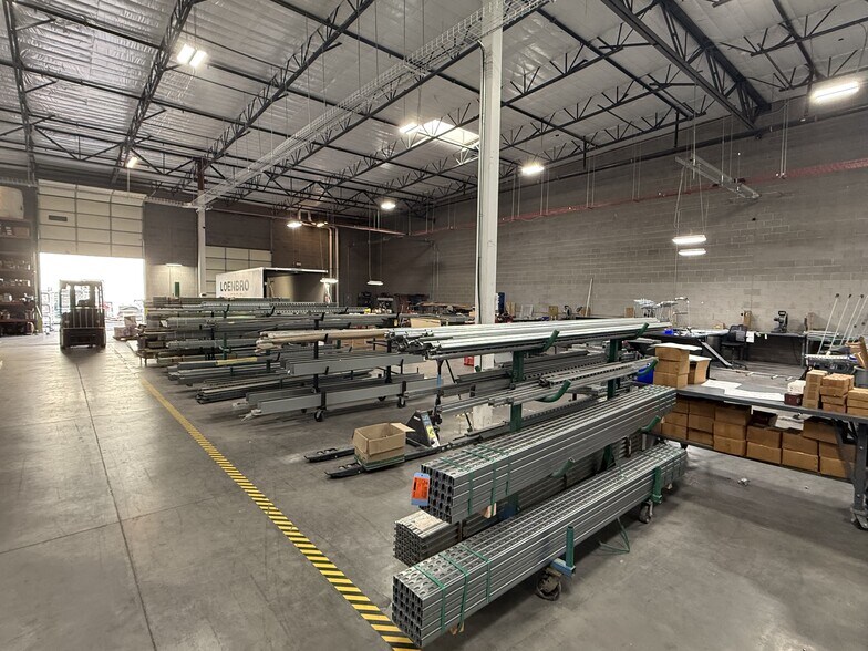 More Photos Of 2140 S Douglas Dr, Chandler Warehouse For Lease