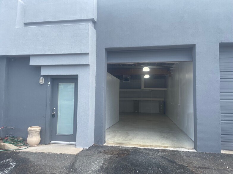 More Photos Of 17252 E Falcon Dr, Fountain Hills Warehouse For Lease