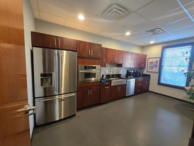 More Photos Of 704 Adams St, Carmel Office For Sale