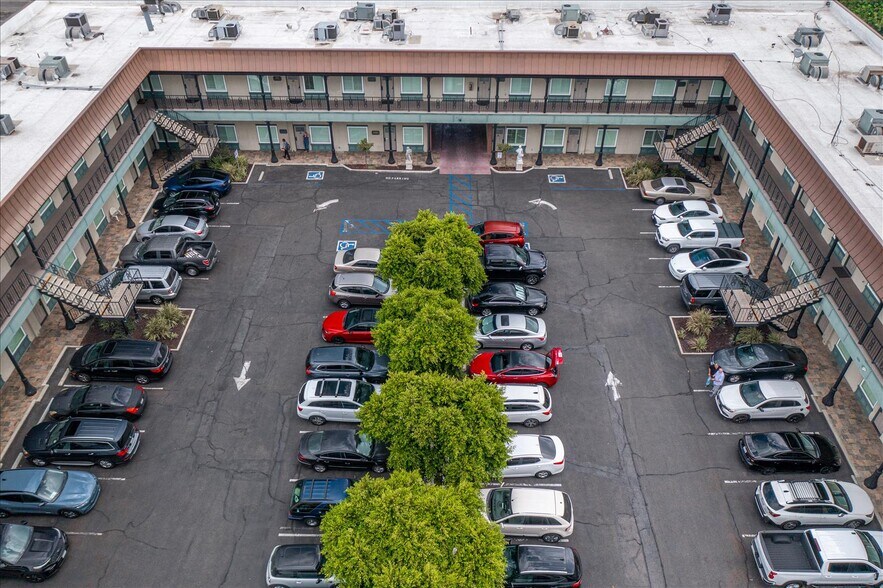 More Photos Of 1913 E 17th St, Santa Ana Office For Sale