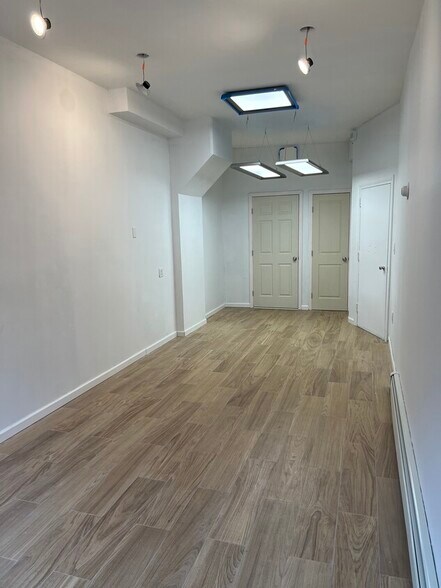 More Photos Of 410 7th Ave, Brooklyn Storefront Retail Residential For Lease