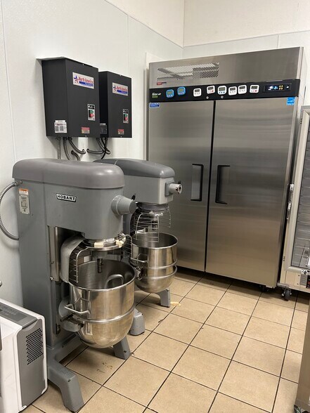 More Photos Of 50 S Forest Ave, Hartwell Storefront For Sale