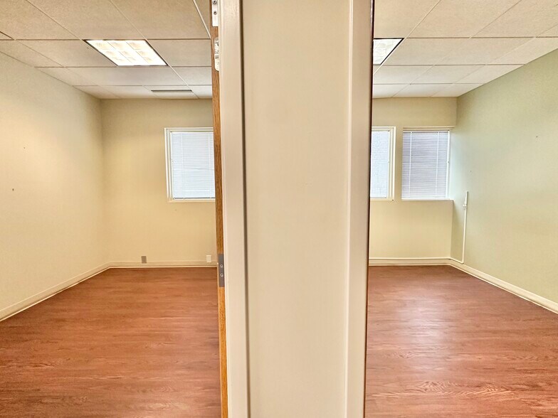 More Photos Of 9711 Valparaiso Dr, Munster Medical For Lease