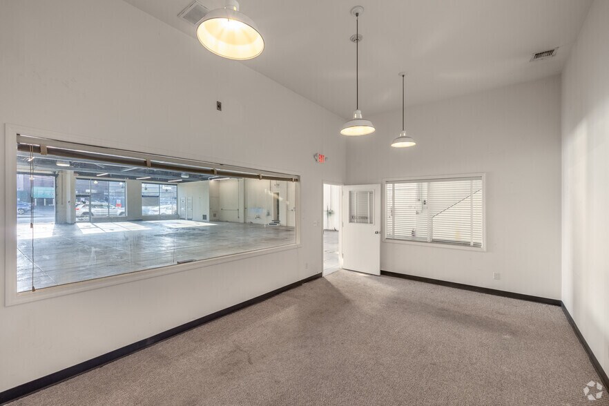 More Photos Of 101 Audrey Ave, Oyster Bay Storefront For Lease