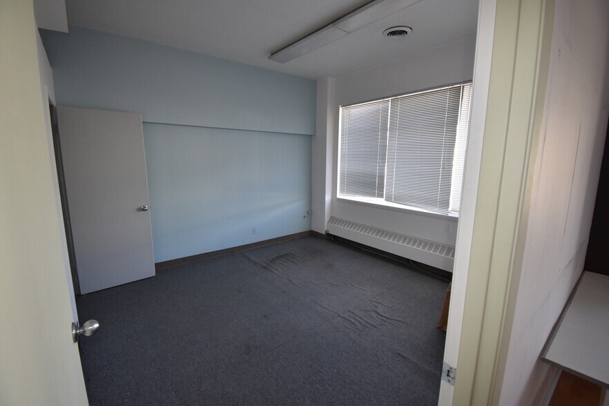 More Photos Of 811-825 S 3rd St, Renton Storefront Retail Office For Lease