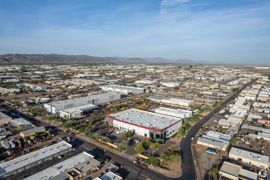 More Photos Of 2902 S 44th St, Phoenix Warehouse For Lease