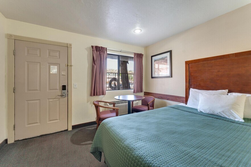 More Photos Of 260 W Main St, Vernal Hotel For Sale