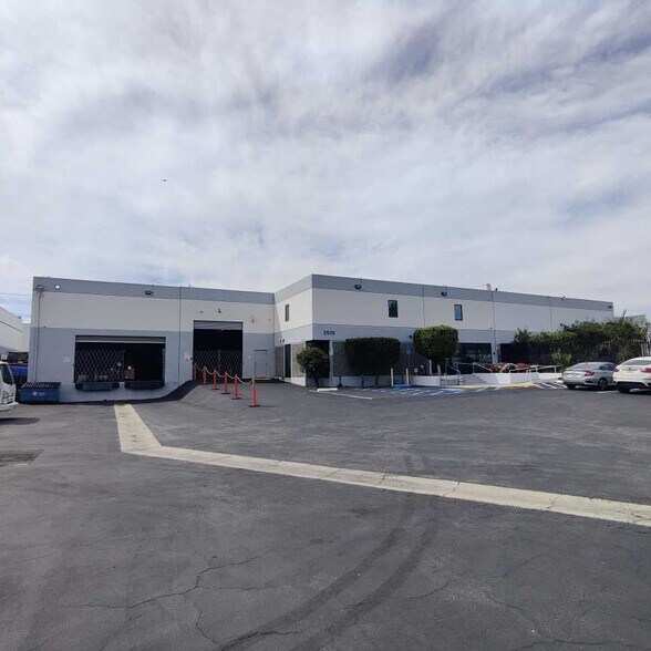 Primary Photo Of 2019 Acacia Ct, Compton Warehouse For Lease