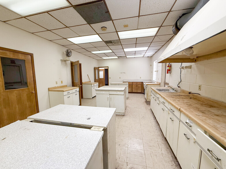 More Photos Of 1901 Carter St, Pampa Office For Sale