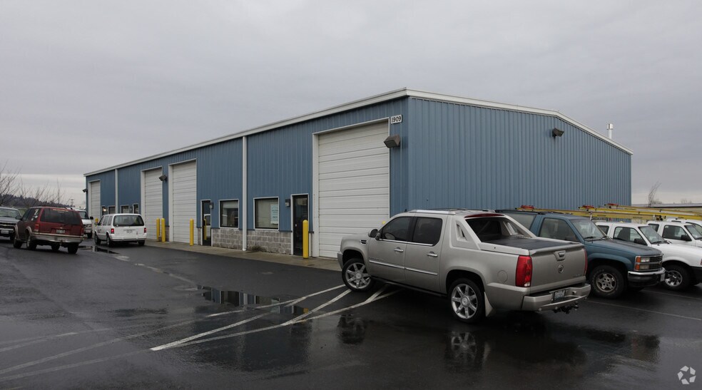 More Photos Of 1915 E 5th St, Vancouver Unknown For Lease